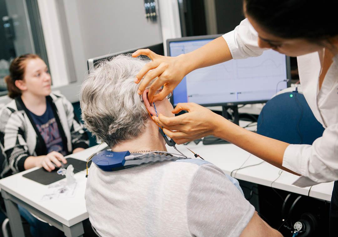How to become an audiologist