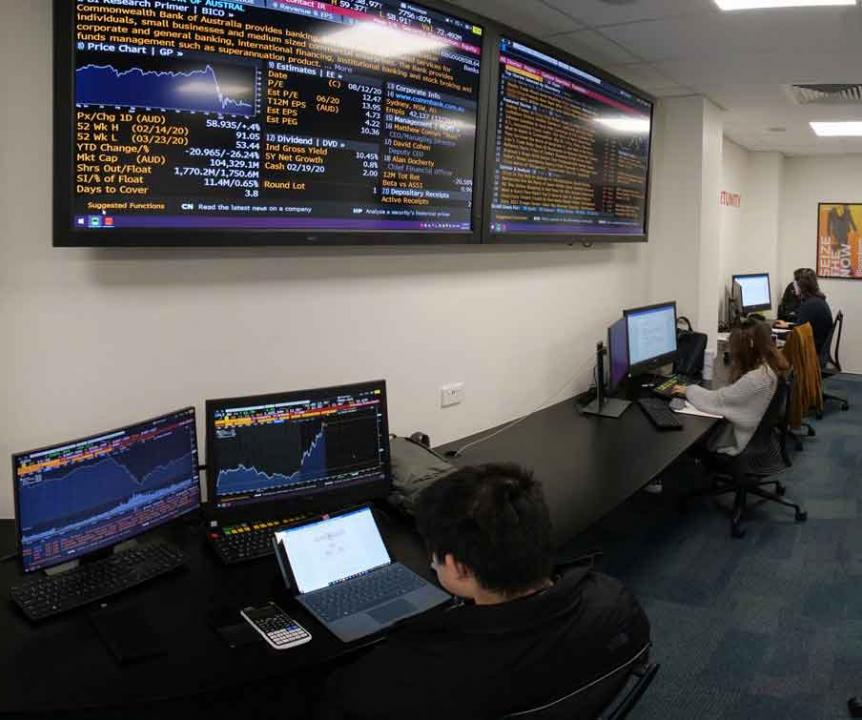 Students working on computers in an economics computer lab